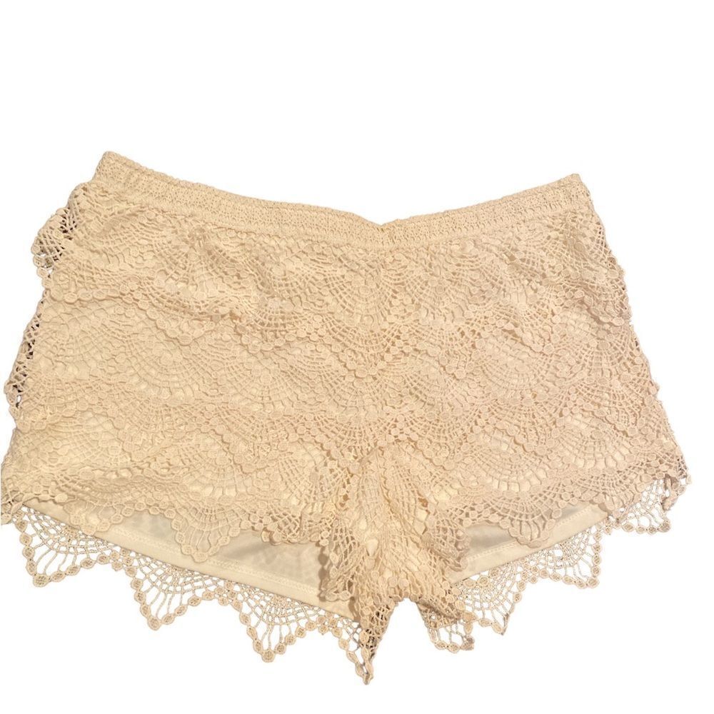 Jolt Lace Off White Shorts Size XL